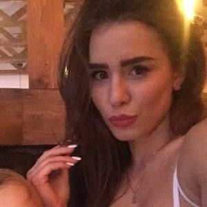 Meet your Posher, Eva